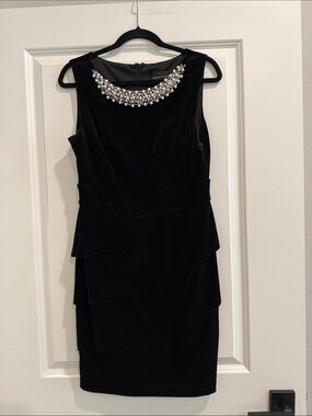 Black Sleeveless Pearl-Embellished Cocktail Dress velvet sz 10p